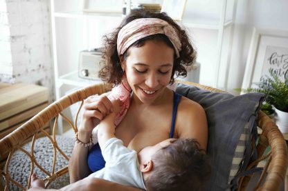 skin to skin breastfeeding baby header scaled